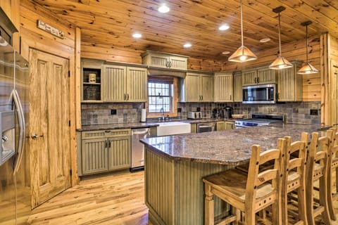 Kitchen | Fully Equipped | Drip & Keurig Coffee Makers | Toaster