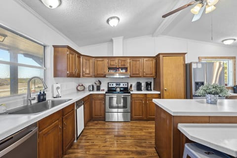 Newly Remodeled Kitchen (1)