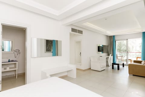 Comfort Suite | Premium bedding, minibar, laptop workspace, free WiFi