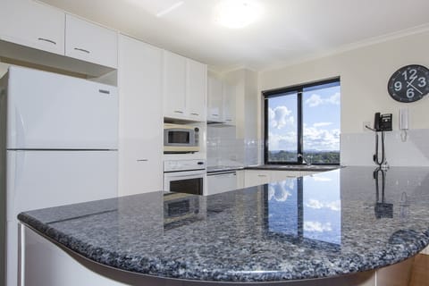 1 Bedroom Apartment | Private kitchen | Full-size fridge, microwave, oven, stovetop