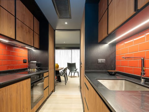 Exclusive City Escape Suite | Private kitchenette | Mini-fridge, coffee/tea maker, electric kettle, toaster