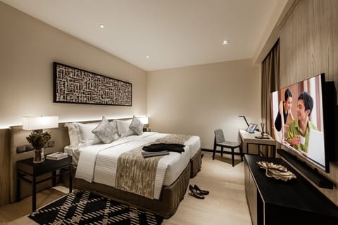 Executive Studio | Egyptian cotton sheets, premium bedding, in-room safe, desk