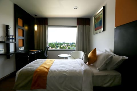 Deluxe Double Room | Premium bedding, minibar, in-room safe, desk