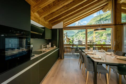 Penthouse, 3 Bedrooms, Fireplace, Mountain View | In-room dining