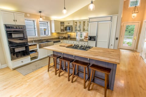 Main Level | Kitchen