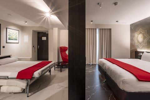 Deluxe Suite, 1 Bedroom | Memory foam beds, minibar, in-room safe, desk