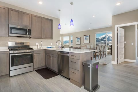 Spacious Family And Dining Areas