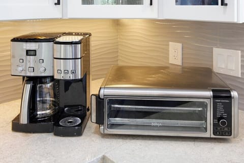 Kitchen Appliances - Poipu Makana Hale