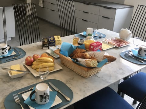 Free daily continental breakfast