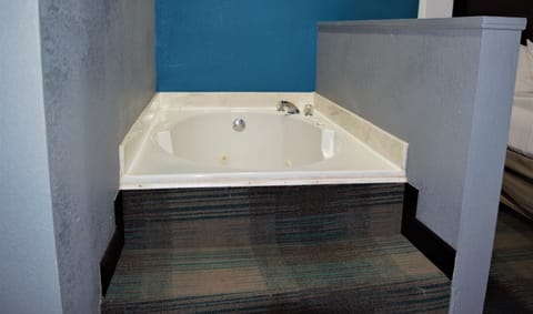 Jetted tub