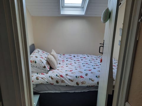 House | 2 bedrooms, iron/ironing board, free WiFi, bed sheets