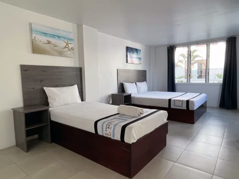 Family Double Room, Multiple Beds, Private Bathroom, Pool View | Bed sheets