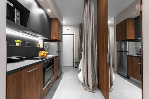 Basic Studio | Private kitchen | Fridge, oven, stovetop, coffee/tea maker