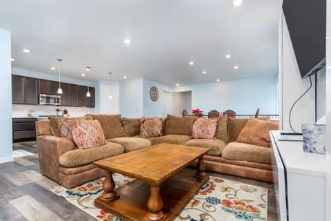 Open space living room with comfy seaters