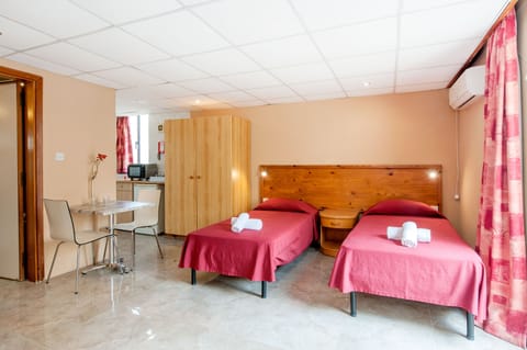 Standard Double Room | In-room safe, iron/ironing board, free cribs/infant beds, bed sheets