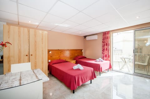 Standard Double Room | In-room safe, iron/ironing board, free cribs/infant beds, bed sheets