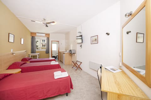 Triple Room | In-room safe, iron/ironing board, free cribs/infant beds, bed sheets