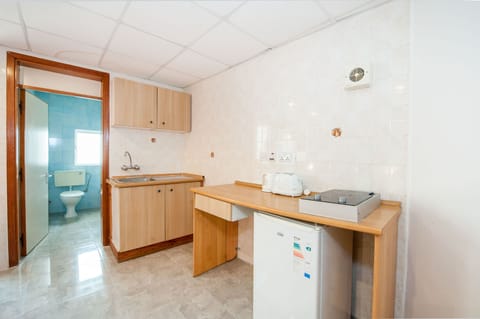 Standard Double Room | Private kitchen | Fridge, oven, stovetop, electric kettle