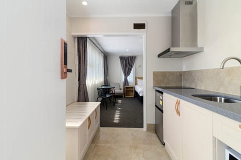 Deluxe Studio | Private kitchen | Mini-fridge, microwave, stovetop, electric kettle