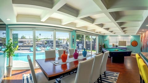 Large dining room table overlooking pool and canal. Table easily sits 10 for dinner or a great night in playing games