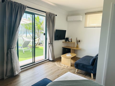 Sandy Toes Queen Room with Sea View | Free WiFi, bed sheets