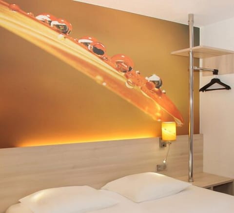 Desk, soundproofing, iron/ironing board, free WiFi