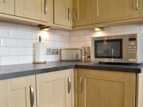 Kitchen | Wise Cottage - Great Grove Apartments, Keswick