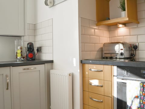 Kitchen | Wise Cottage - Great Grove Apartments, Keswick