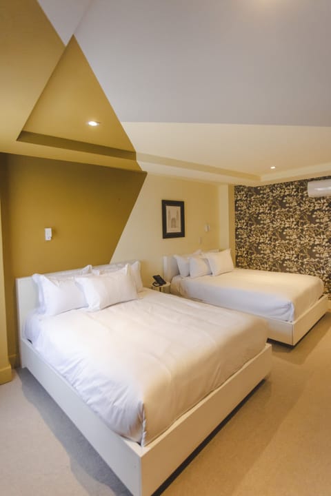 Master Suite Quadruple | Premium bedding, pillowtop beds, minibar, in-room safe