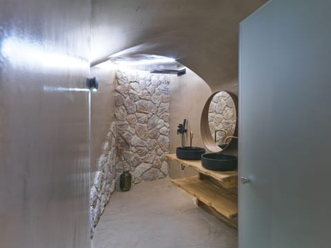 Luxury House, 3 Bedrooms, Private Pool, Sea View | Bathroom | Shower, hydromassage showerhead, free toiletries, hair dryer