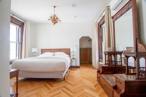 Walnut Room | Premium bedding, individually decorated, individually furnished