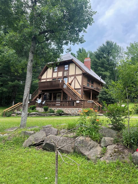 Front view of the home & a brand new metal roof!