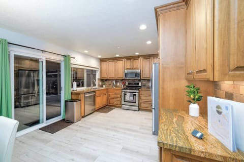 Fully upgraded kitchen with top of line appliances, utensils and cutlery