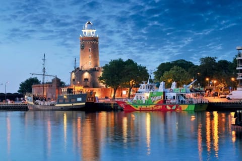 Region [summer] (>5 km)