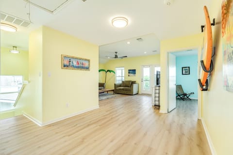 Upper level landing & living area