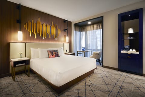 Deluxe Room, 1 King Bed | Premium bedding, minibar, in-room safe, desk