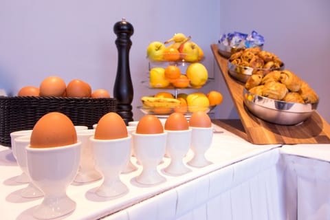 Daily continental breakfast (CHF 18 per person)