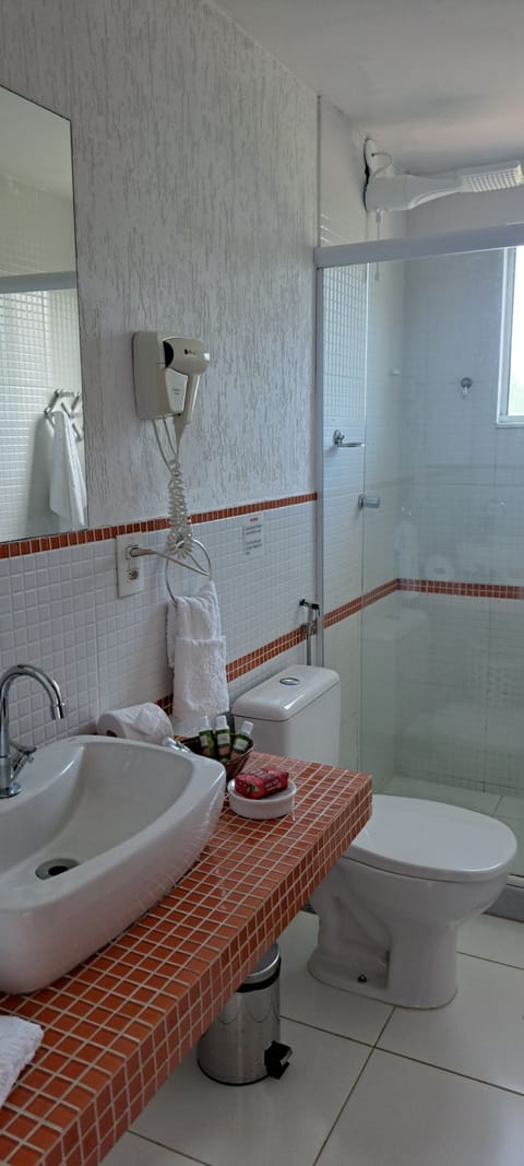 Suite | Bathroom | Shower, hair dryer, towels, soap