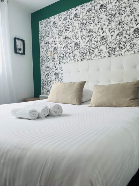 Standard Double or Twin Room | Desk, soundproofing, iron/ironing board, free WiFi