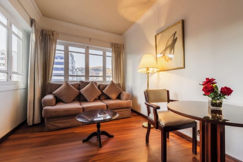 Executive Double Room | Minibar, desk, free WiFi, bed sheets