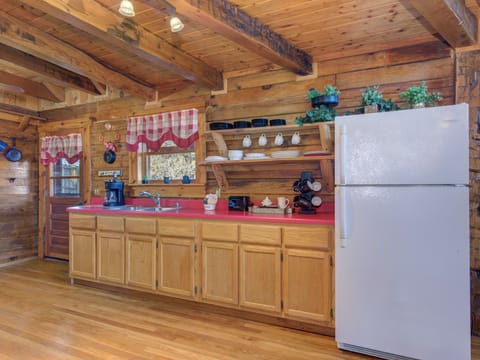 Cabin, Multiple Beds, Balcony | Private kitchen | Fridge, microwave, oven, stovetop