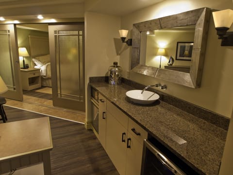 Admiral Suite | In-room safe, desk, iron/ironing board, free WiFi