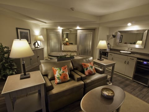 Admiral Suite | In-room safe, desk, iron/ironing board, free WiFi