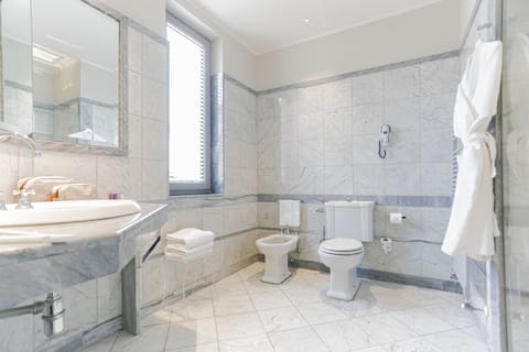 Suite (Open) | Bathroom | Combined shower/tub, deep soaking tub, eco-friendly toiletries