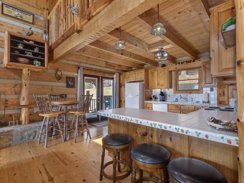 Cabin, Multiple Beds, Patio | Private kitchen | Fridge, microwave, oven, stovetop