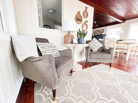 Sitting Nook overlooking Lake Erie