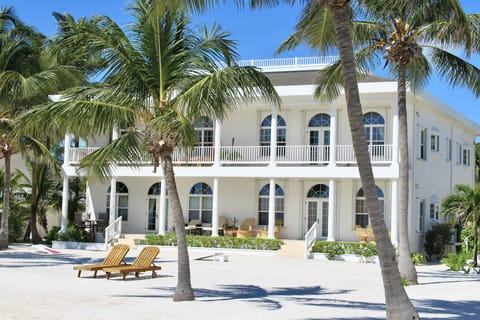 Private beach, white sand, sun loungers, beach towels