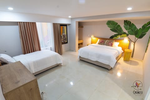 Deluxe Triple Room | Bathroom | Free toiletries, towels, soap, shampoo