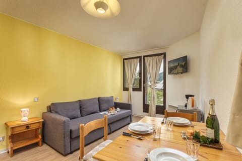 Living with balcony access