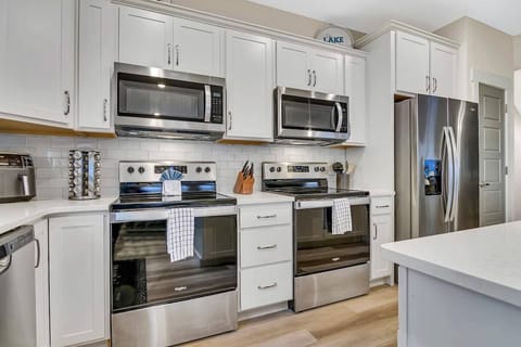 Double stoves, double ovens, and double microwaves! Ready for your large group!